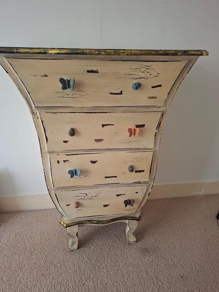 Charmante commode met vlinderknoppen, Huis en Inrichting, Kasten | Dressoirs, Gebruikt, 50 tot 100 cm, 25 tot 50 cm, Met lade(s)