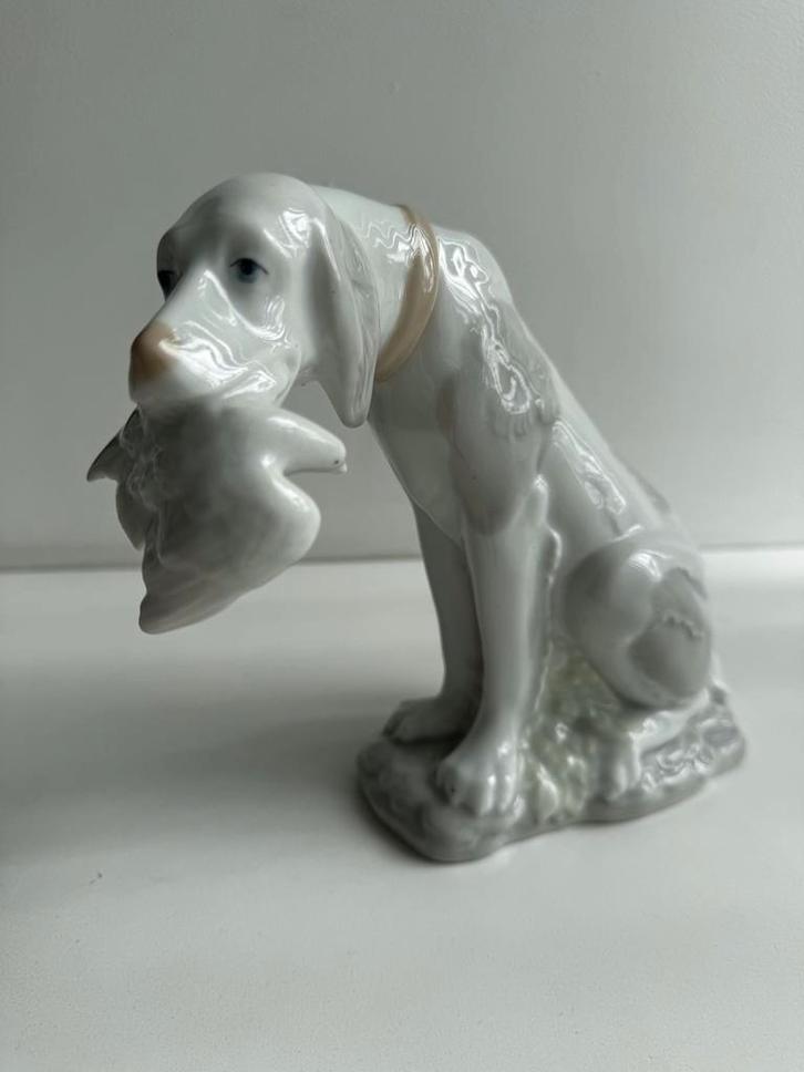 Porseleinen Beeldje Hond met Vogel - Montiel S.A. Spanje, Antiek en Kunst, Antiek | Porselein, Ophalen