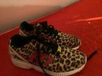 Adidas ZX Flux panterprint zgan maat 38, Kleding | Dames, Schoenen, Ophalen of Verzenden, Zo goed als nieuw, Rood, Sneakers of Gympen