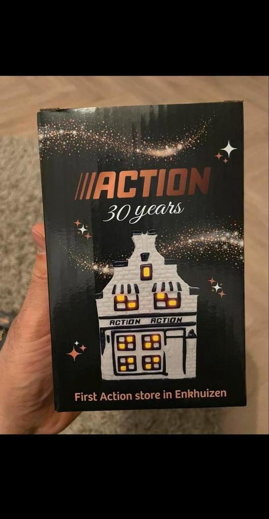 Keramisch LED huisje Action 30 jaar Enkhuizen, Antiek en Kunst, Antiek | Woonaccessoires, Ophalen of Verzenden