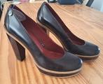 Tommy Hilfiger leren pumps burgundy kleur maat 39 art 49592, Pumps, ., Ophalen of Verzenden, Zo goed als nieuw