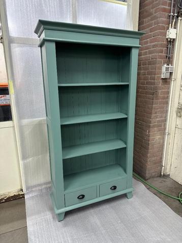 Klassieke kast – boekenkast, linnenkast, kledingkast beschikbaar voor biedingen