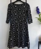 Zwart witte jurk Dresses Yessica maat XS 34, Zwart, Ophalen of Verzenden, Zo goed als nieuw, Knielengte
