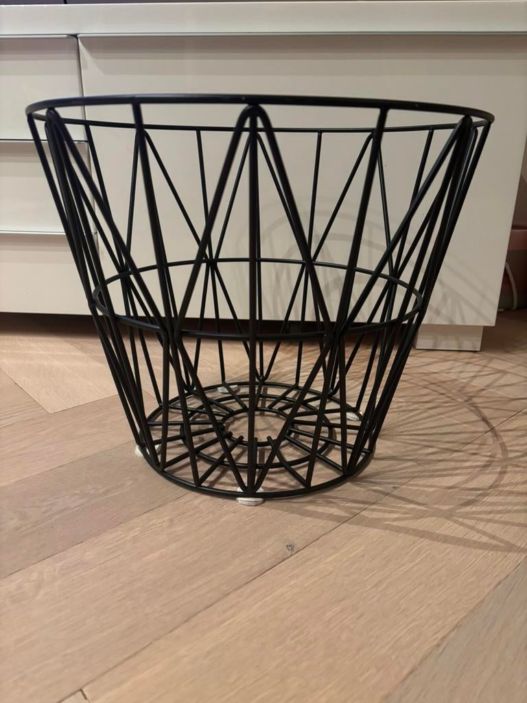 Ferm living wire mand zwart, Huis en Inrichting, Woonaccessoires | Schalen en Manden, Ophalen, Overige materialen, Mand, Rond