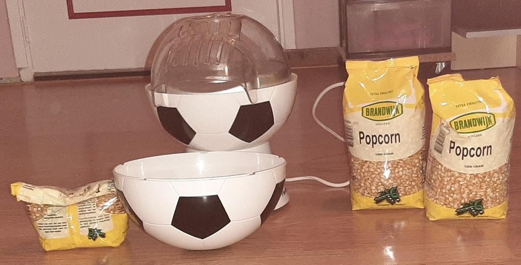 Popcornmachine voetbal + 3 zakken popcorn mais, Ophalen of Verzenden, Gebruikt