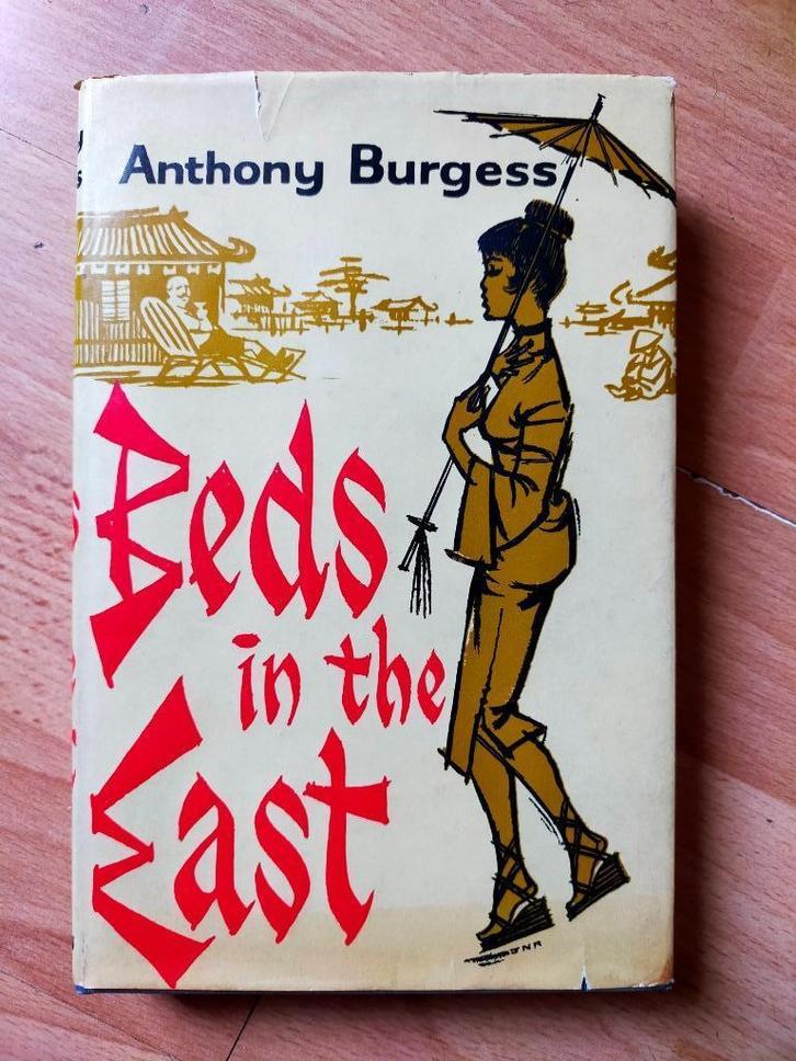 Anthony Burgess - Beds in the East (1959 - 1st edition!), Boeken, Literatuur, Gelezen, Europa overig, Ophalen of Verzenden