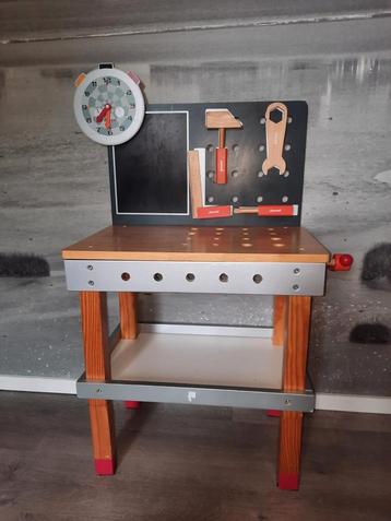Janod houten speelwerkbank met accessoires beschikbaar voor biedingen