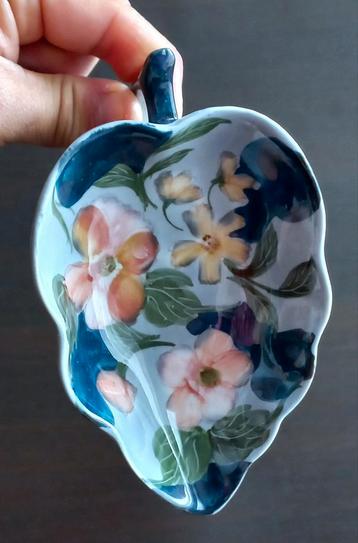 Porseleinen kom in de vorm van bladeren K Design Bloemen Dec beschikbaar voor biedingen