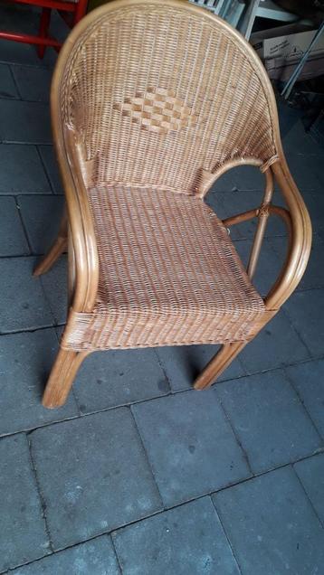 rieten stoel beschikbaar voor biedingen