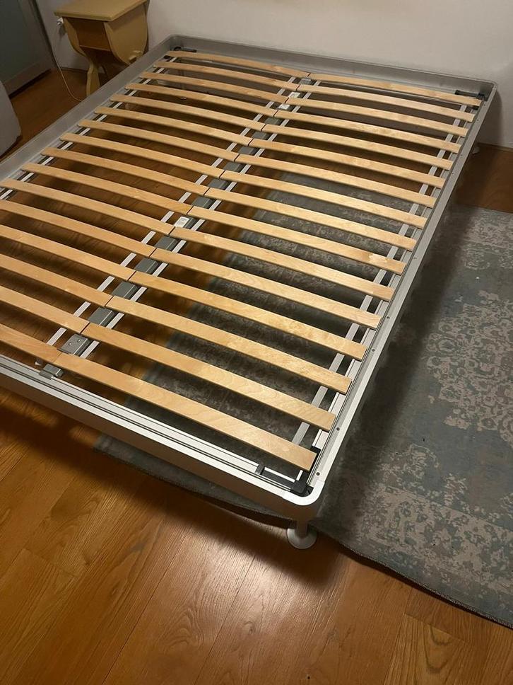 Bedframe IKEA - Tweepersoons - Metaal, Huis en Inrichting, Slaapkamer | Bedden, Zo goed als nieuw, Tweepersoons, 160 cm, 200 cm