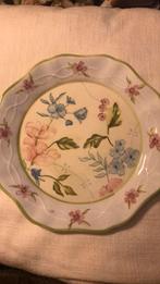 Engels bord met wilde bloemen handmade, Keramiek, Nieuw, Ophalen of Verzenden, Bord(en)