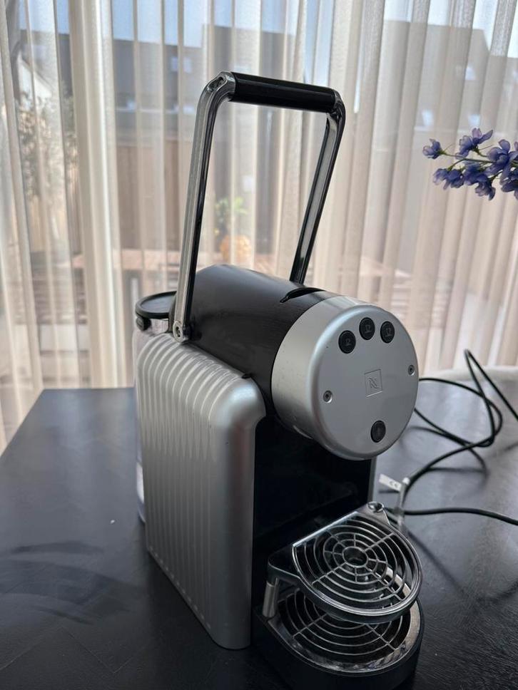 Nespresso Zenius Pro koffiemachine + Melkschuimer, Witgoed en Apparatuur, Koffiezetapparaten, Zo goed als nieuw, Koffiemachine