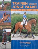 Pippa Funnell: Trainen van het jonge paard, Ophalen of Verzenden, Zo goed als nieuw, Paarden of Pony's