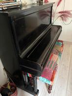 Behoorlijk oude piano, Muziek en Instrumenten, Piano's, Ophalen, Gebruikt, Zwart