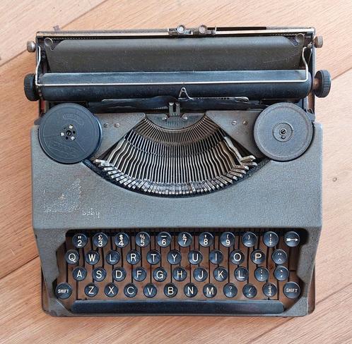Antieke typemachine Hermes Baby Zwitsers 1e draagbare WW2, Antiek en Kunst, Antiek | Kantoor en Zakelijk, Ophalen of Verzenden