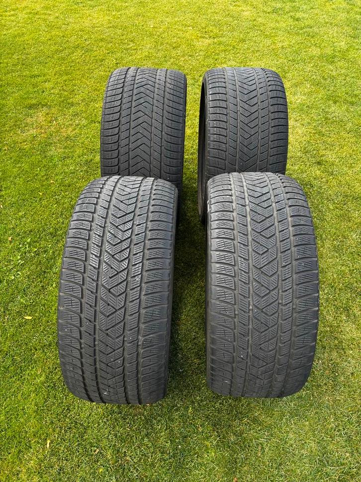 Winterbanden Pirelli Scorpion | 22 inch | Porsche Cayenne, Auto-onderdelen, Banden en Velgen, Band(en), Winterbanden, Overige maten