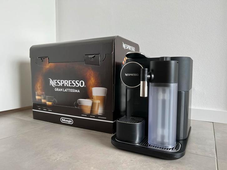 De’Longhi Nespresso Lattissima, perfecte staat!, Witgoed en Apparatuur, Koffiezetapparaten, Zo goed als nieuw, Koffiepads en cups