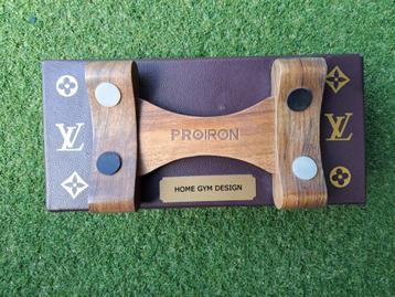 Luxe halter met custom Louis Vuitton-stijl – uniek design beschikbaar voor biedingen