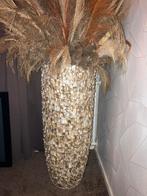 Schelpenvaas met boetiek uitstraling, Huis en Inrichting, Woonaccessoires | Vazen, Overige materialen, 50 tot 75 cm, Wit, Ophalen of Verzenden