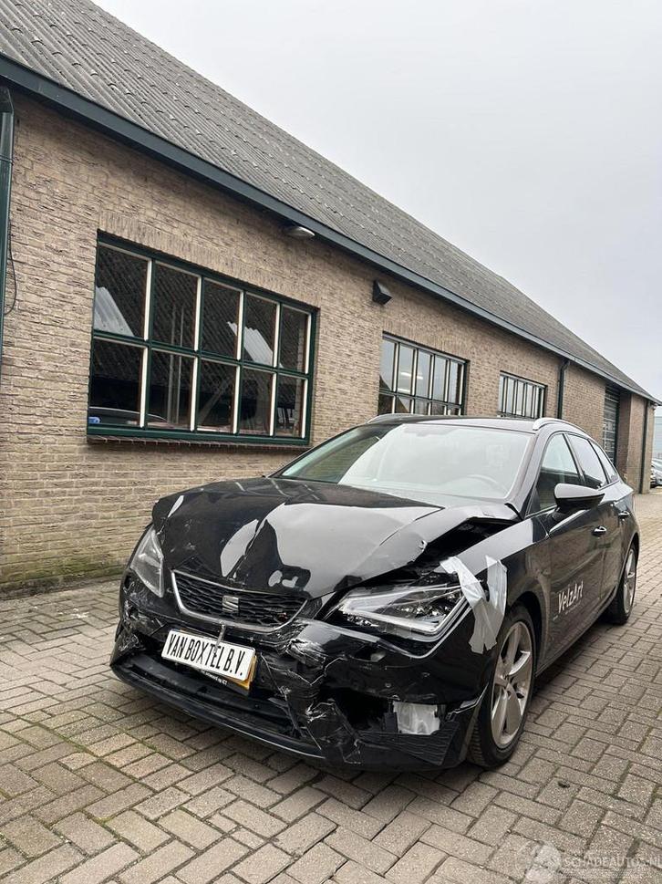 SEAT Leon ST 1.4 EcoTSI FR Connect (bj 2016, automaat), Auto diversen, Schadeauto's, Seat, Automaat, Benzine, Stationwagon, Zwart