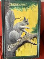 oud houten paneel met geschilderde grijze eekhoorn, Ophalen