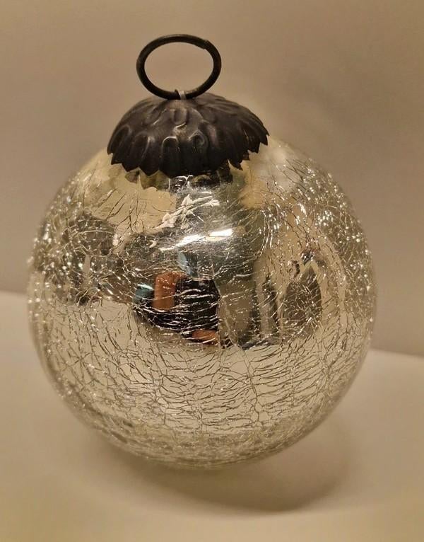 Vintage Stijl Zilveren Craquelé Heksenbal / Kerstbal, Diversen, Kerst, Ophalen of Verzenden