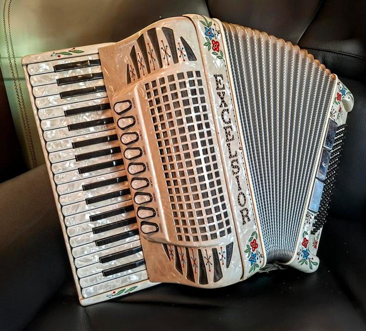 Accordeon EXCELSIOR Lady 96 BAS, Muziek en Instrumenten, Accordeons, Nieuw, Toetsaccordeon, 96-bas, Accordiola, Met koffer, Met riemen