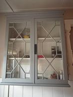 Oud vitrinekastje met glazen deuren - 3 verdiepingen, Ophalen, Gebruikt, 100 tot 150 cm, 50 tot 100 cm