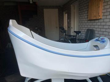 Isolatie, ligbad beschikbaar voor biedingen