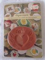 Papier steen hartje -om vormpjes met geperst papier te maken, Ophalen of Verzenden, Nieuw, Materiaal