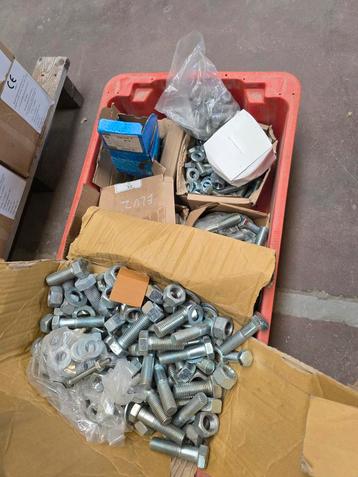 Partij Bouten, Moeren, Ringen M16/M20 beschikbaar voor biedingen