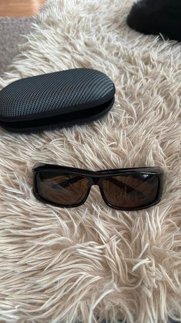 Overzet zonnebril beschikbaar voor biedingen