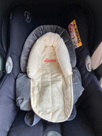 Newborn inleg voor autostoel beschikbaar voor biedingen