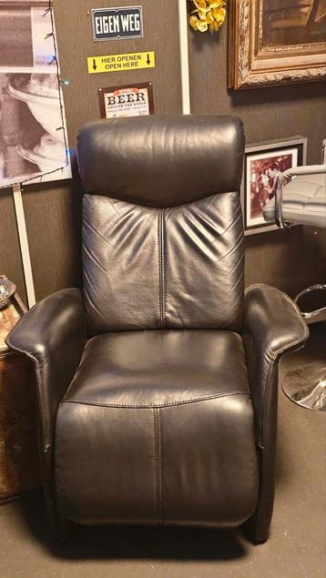 2x Luxe Leren Relaxstoelen. beschikbaar voor biedingen