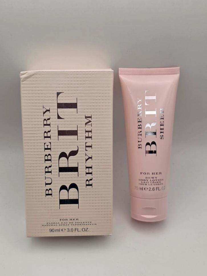 Burberry Brit Rhythm Floral For Her Eau De Toilette 90ML SET, Sieraden, Tassen en Uiterlijk, Uiterlijk | Parfum, Nieuw, Ophalen of Verzenden