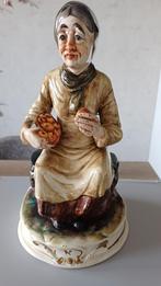 Capodimonte Beeldje Vrouw met Brood, Antiek en Kunst, Ophalen
