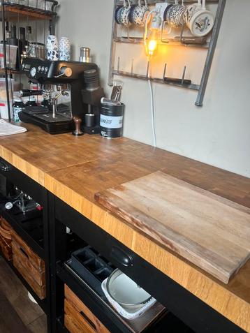 2x Vadholma keukeneiland met eiken blad beschikbaar voor biedingen