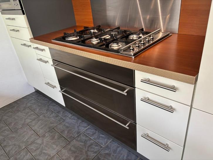 Siematic Keuken (met inbouwapparatuur) Hoofddorp, Huis en Inrichting, Keuken | Complete keukens, Gebruikt, Wit, Kunststof, Ophalen