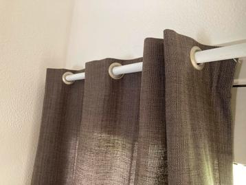 Ringengordijn 1.30 X 2.12 m. Bruin gemêleerde weefstof beschikbaar voor biedingen