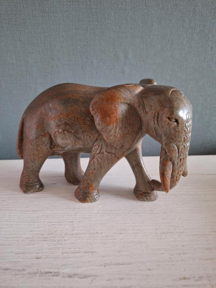 Stenen Olifant Beeldje - 14x10 cm, Tuin en Terras, Tuinbeelden, Zo goed als nieuw, Dierenbeeld, Steen, Ophalen of Verzenden