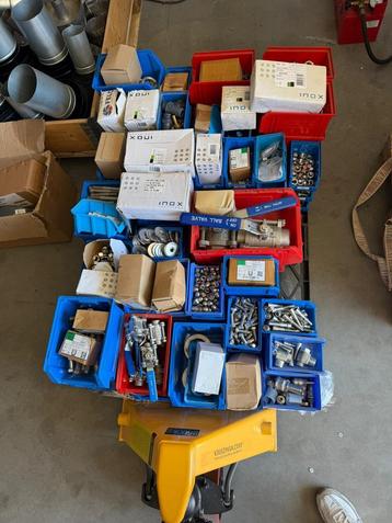 RVS kranen, bouten, moeren, ringen en andere koppelingen!! beschikbaar voor biedingen