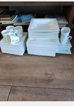 Compleet wit servies - Borden en kopjes, Ophalen, Keramiek, Zo goed als nieuw, Effen