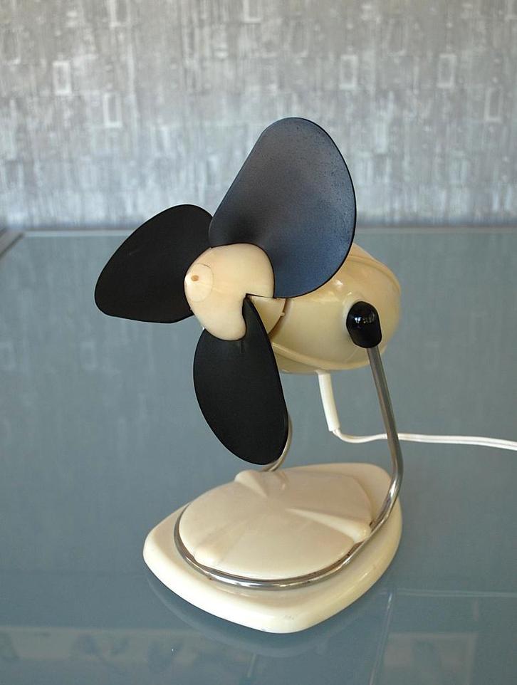 Wit Bakeliet Ventilator 1960's Vintage " Spoetnik ", Antiek en Kunst, Curiosa en Brocante, Verzenden