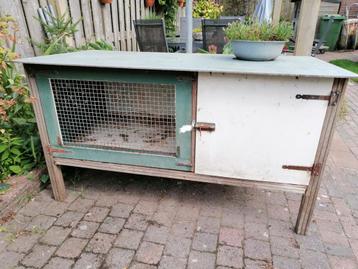 Groot konijnenhok beschikbaar voor biedingen
