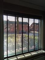 Zwarte brede luxaflex, Huis en Inrichting, Stoffering | Gordijnen en Lamellen, Ophalen