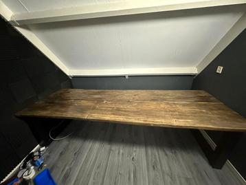 Boomstam eetafel beschikbaar voor biedingen