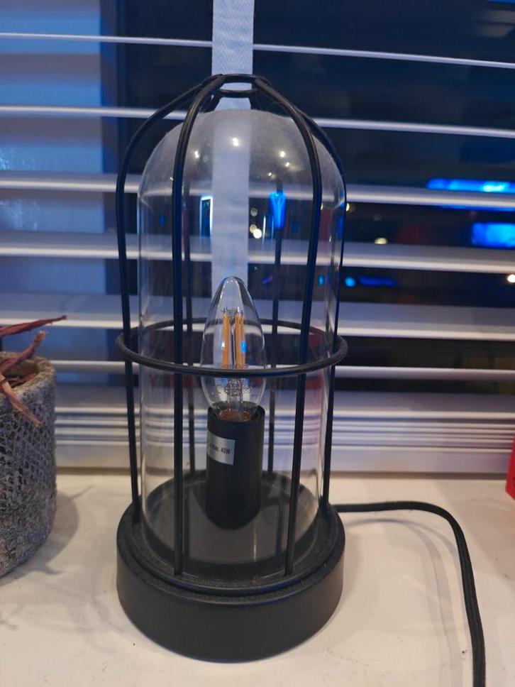 Stijlvolle Tafellamp met Metalen Frame, Huis en Inrichting, Lampen | Vloerlampen, Zo goed als nieuw, Minder dan 100 cm, Glas, Metaal