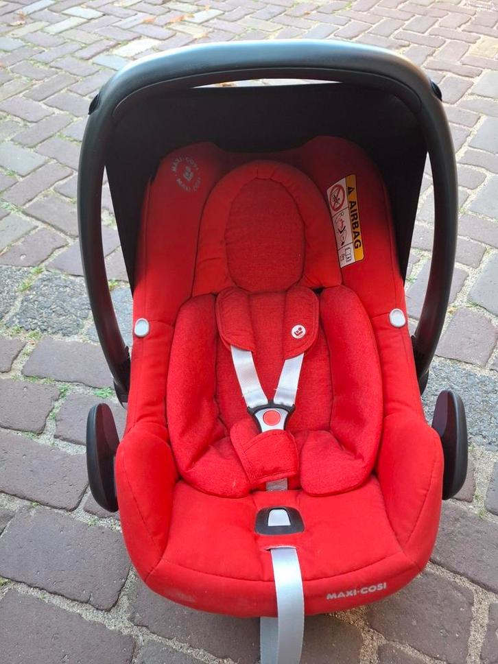 Autostoel Maxi-Cosi Pebble Red, Kinderen en Baby's, Autostoeltjes, Zo goed als nieuw, Maxi-Cosi, 0 t/m 13 kg, Isofix, Ophalen of Verzenden