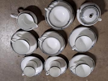 Koffie en theekopjes, suiker en melk. Wedgwood "Amherst" beschikbaar voor biedingen