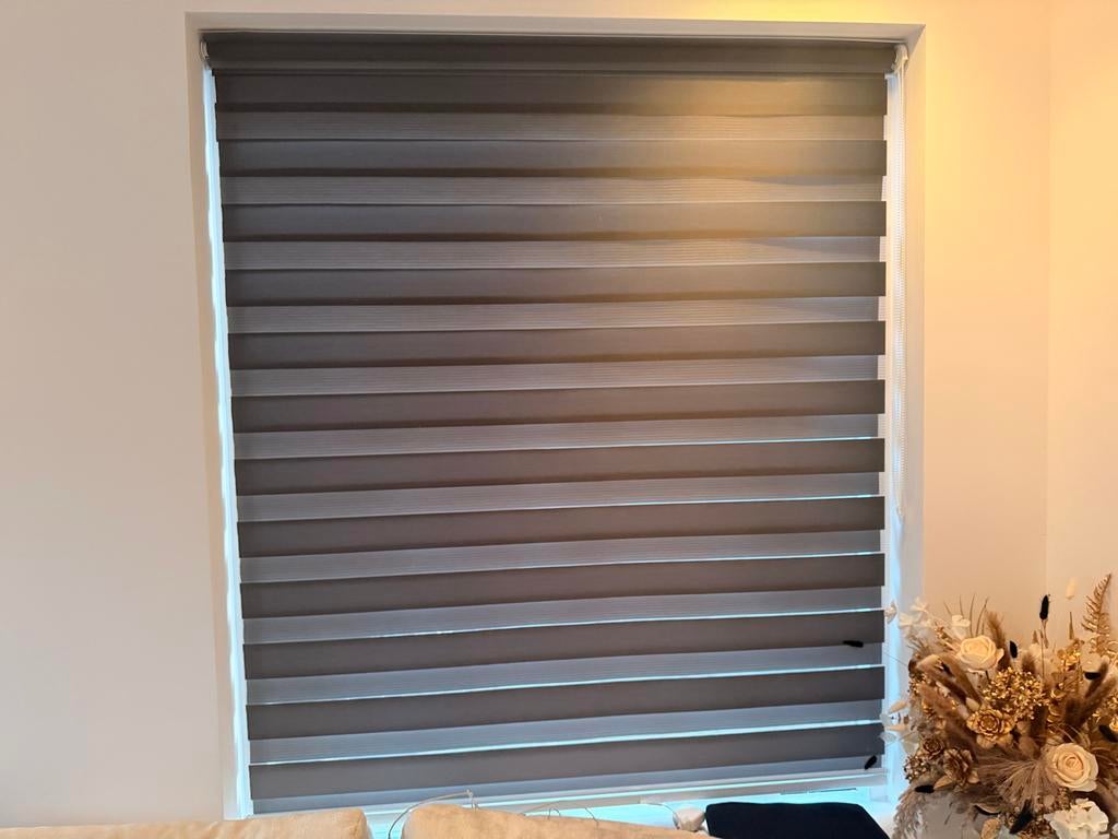 Grijze rolgordijnen - Perfecte verduistering, Huis en Inrichting, Stoffering | Gordijnen en Lamellen, Ophalen of Verzenden, Zo goed als nieuw